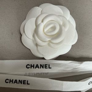 CHANEL WHITE PAPER FLOWER AND RIBBON